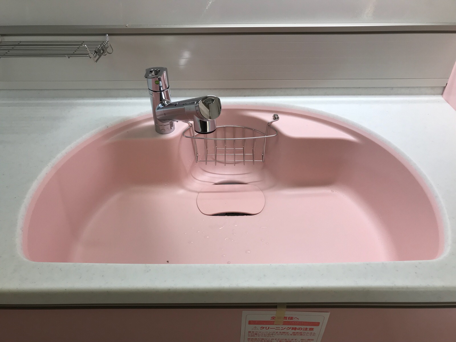 トクラスシステムキッチン設置 祝 かわいいピンク色の人造大理石マーブルシンクにお水が出ました 自宅絵画教室化リフォームスタートです No 10 幸せエネルギー研究所