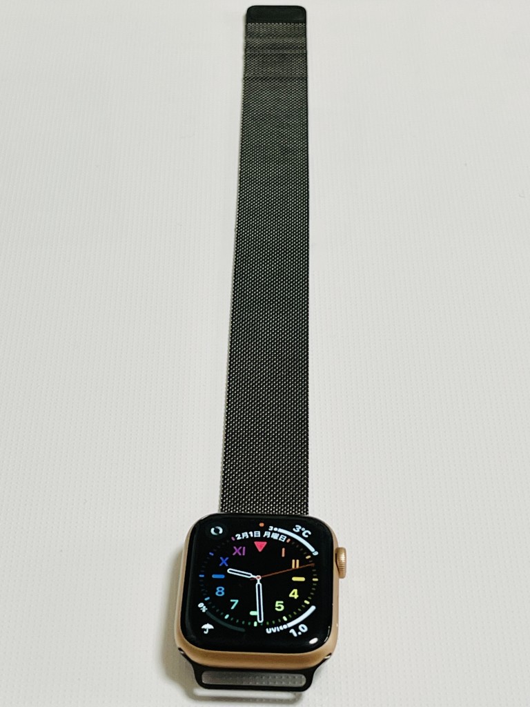 Apple Watch SE GPSモデル 44mm ゴールドアルミニウムケースとピンク